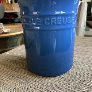 Le Creuset Cobalt Blue Stoneware Utensil Crock 1.1 Liter